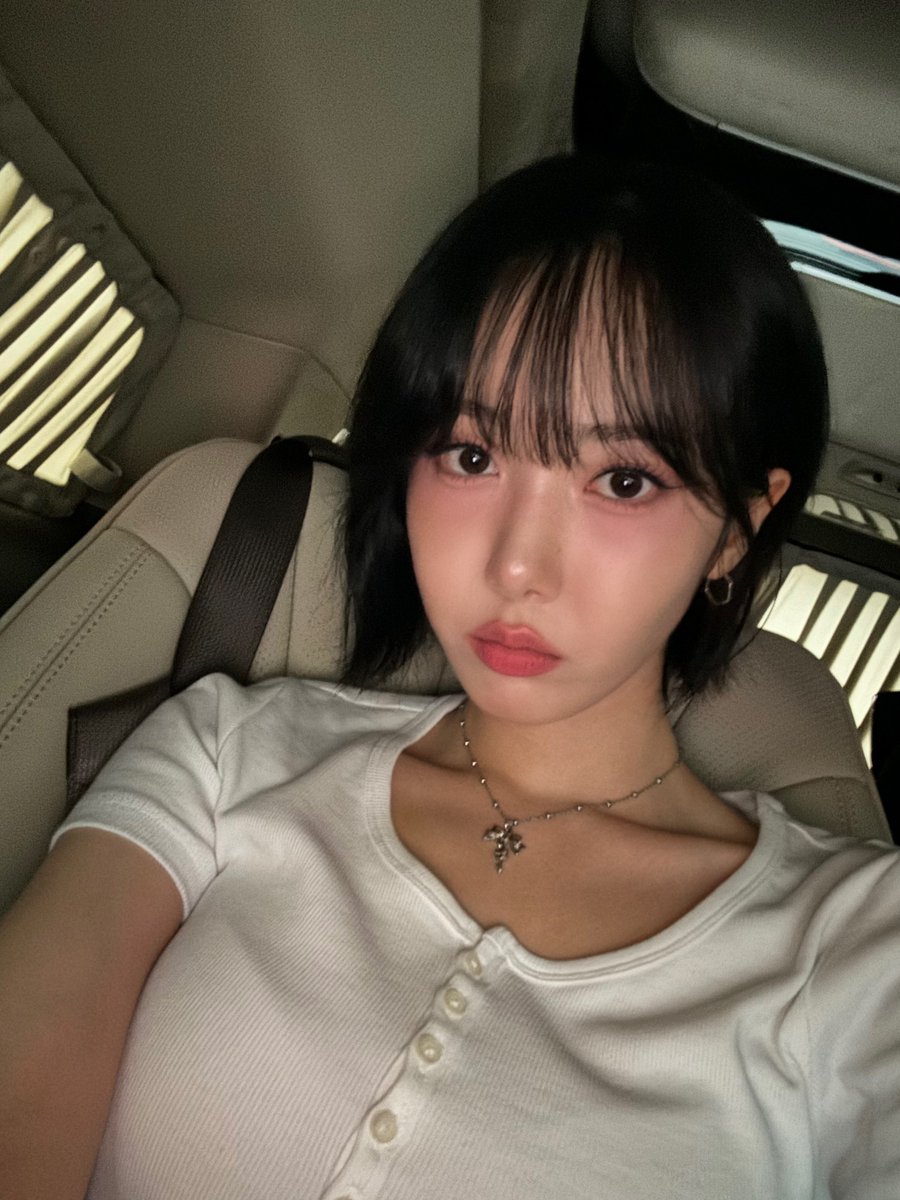 viviz_update's tweet photo. [💭] - #SinB 27102024

#VIVIZ #SINB #비비지 #신비 https://t.co/WlKx32V9gg