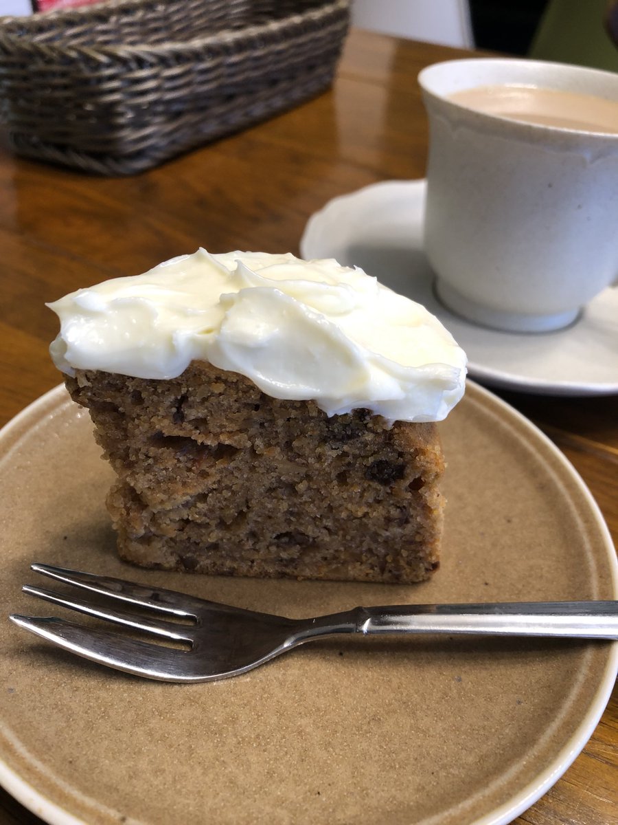 sandarunosuke's tweet image. 投票に行く前に食べたキャロットケーキがとてもおいしくて、ああ、皆がこんな穏やかな幸せを感じる世の中になって欲しいなって思いながら投票所に行きました🥕
きれいごとばかりでは成り立たないし、限られた予算を偏りなく使うのは難しいかもしれないけど、目指すゴールは皆一緒だといいなぁ。