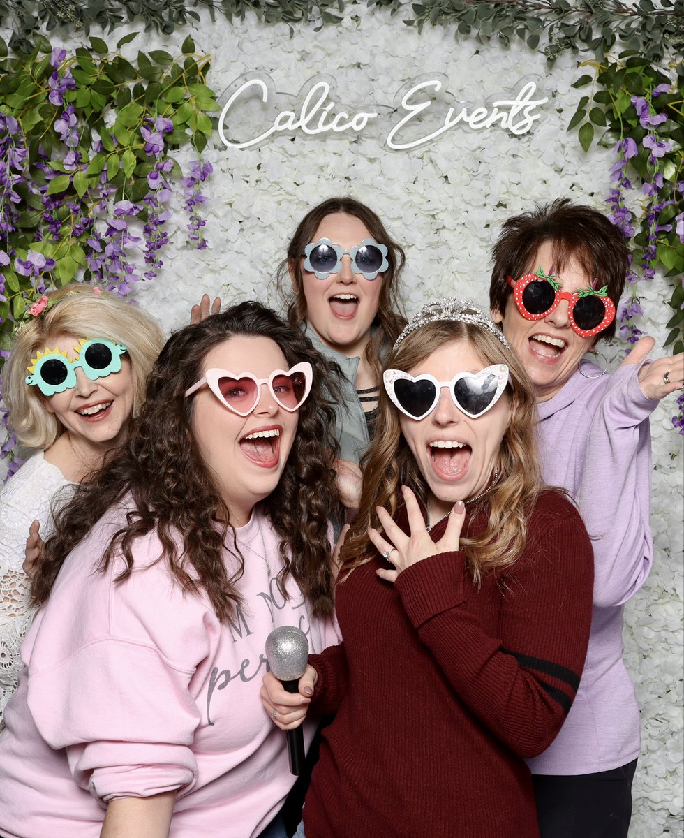 CalicoEvents's tweet image. This is your sign to book a photobooth for your wedding 📸
