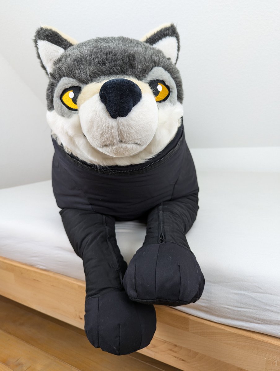 YarnFox Plush tweet media