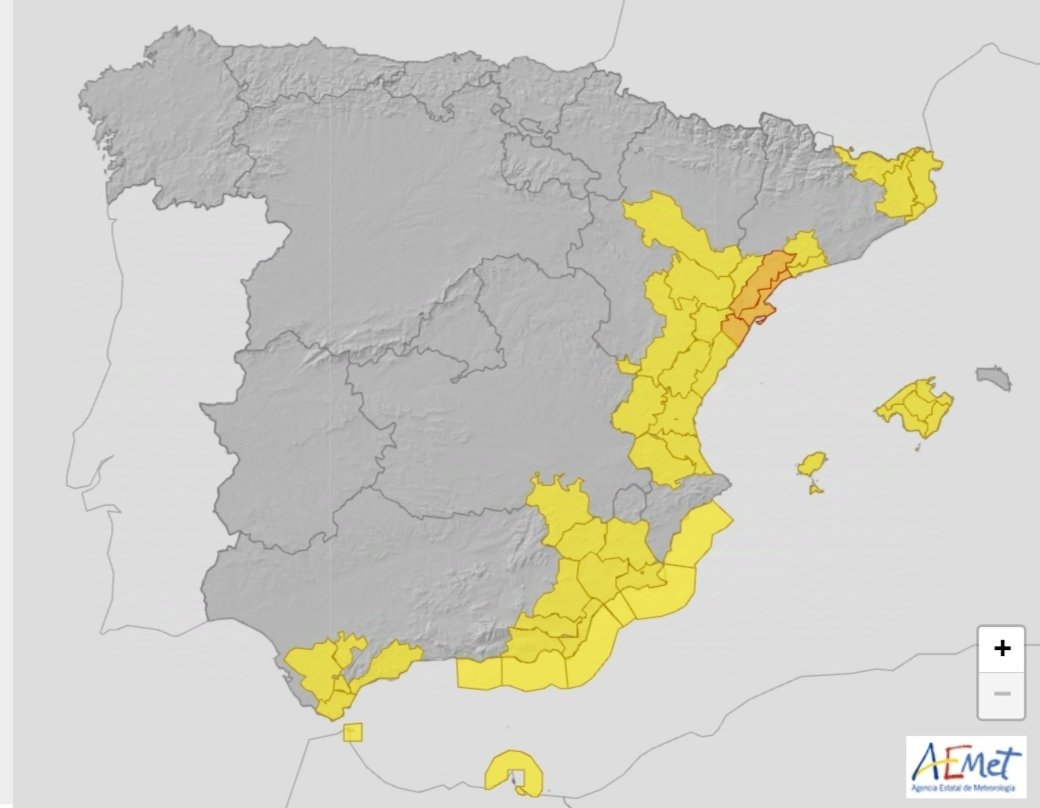 TalaveraMeteo's tweet photo. Me parece un error que a esta hora, estos sean los avisos previstos para mañana y pasado.
Situación excepcional para el levante, con muchos modelos indicando acumulados de más de 300 mm en menos de 36 horas. https://t.co/3y9S2BxdAN