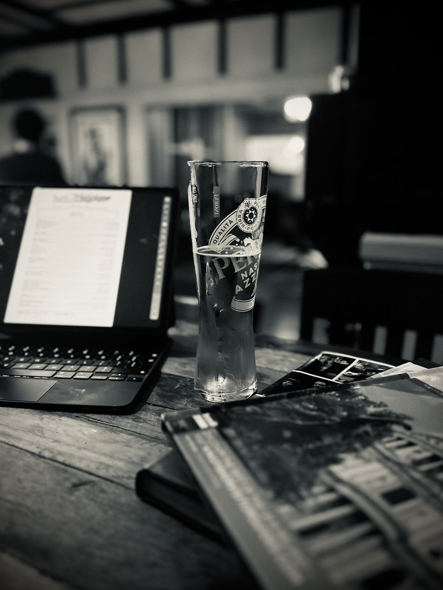 McGillTweet's tweet image. Travel Day for @bbceastenders New Year Episodes. 

#EastEnders #WeekFour #Elstree