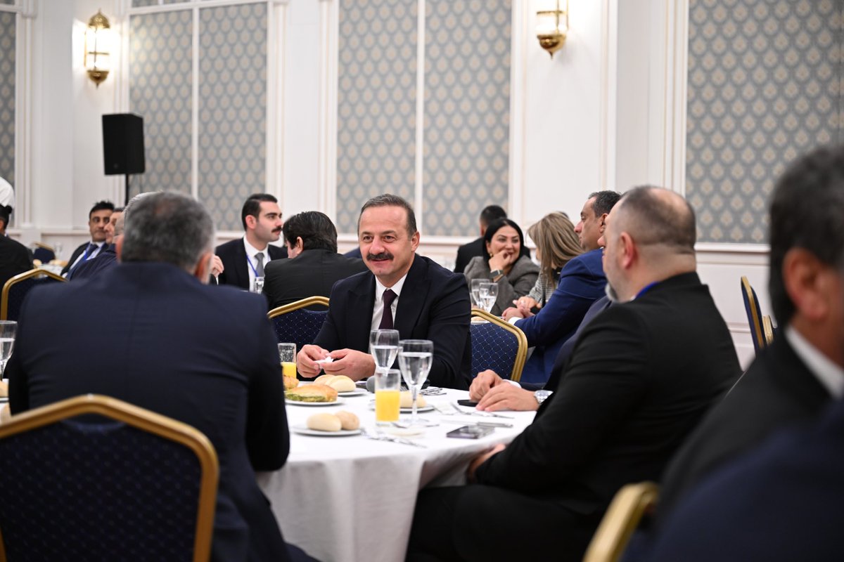 yavuzagiraliog's tweet photo. Milletinin aydınlık ufkuna emeğini vermek, alınterini dökmek için "Biz Varız!" diyerek memleketin dört bir yanından gelen kurucular kurulu üyelerimizle bir araya geldik.

Yarın saat 13.00'te ATO Congresium/Ankara'da kuruluş çalışmalarını tamamladığımız Partimizin tanıtım toplantısına "Ben Varım!" diyen herkesi bekliyoruz.