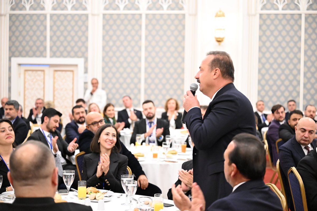 yavuzagiraliog's tweet photo. Milletinin aydınlık ufkuna emeğini vermek, alınterini dökmek için "Biz Varız!" diyerek memleketin dört bir yanından gelen kurucular kurulu üyelerimizle bir araya geldik.

Yarın saat 13.00'te ATO Congresium/Ankara'da kuruluş çalışmalarını tamamladığımız Partimizin tanıtım toplantısına "Ben Varım!" diyen herkesi bekliyoruz.
