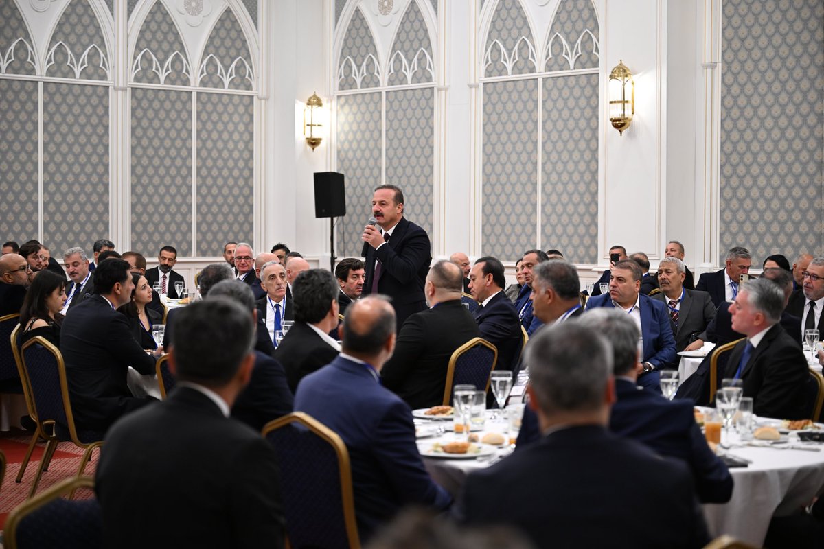 yavuzagiraliog's tweet photo. Milletinin aydınlık ufkuna emeğini vermek, alınterini dökmek için "Biz Varız!" diyerek memleketin dört bir yanından gelen kurucular kurulu üyelerimizle bir araya geldik.

Yarın saat 13.00'te ATO Congresium/Ankara'da kuruluş çalışmalarını tamamladığımız Partimizin tanıtım toplantısına "Ben Varım!" diyen herkesi bekliyoruz.