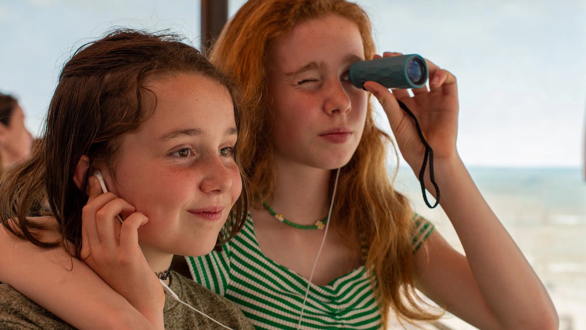 Doe deze vakantie de familie-audiotour in Panorama Mesdag! Met een verrekijker vind je op het doek de bijzondere details die in de audiotour aangewezen worden door de personages Hendrik Willem en Sientje Mesdag. 
👉 panorama-mesdag.nl/zien-en-doen/m…

Kinderen t/m 12 jaar gratis toegang