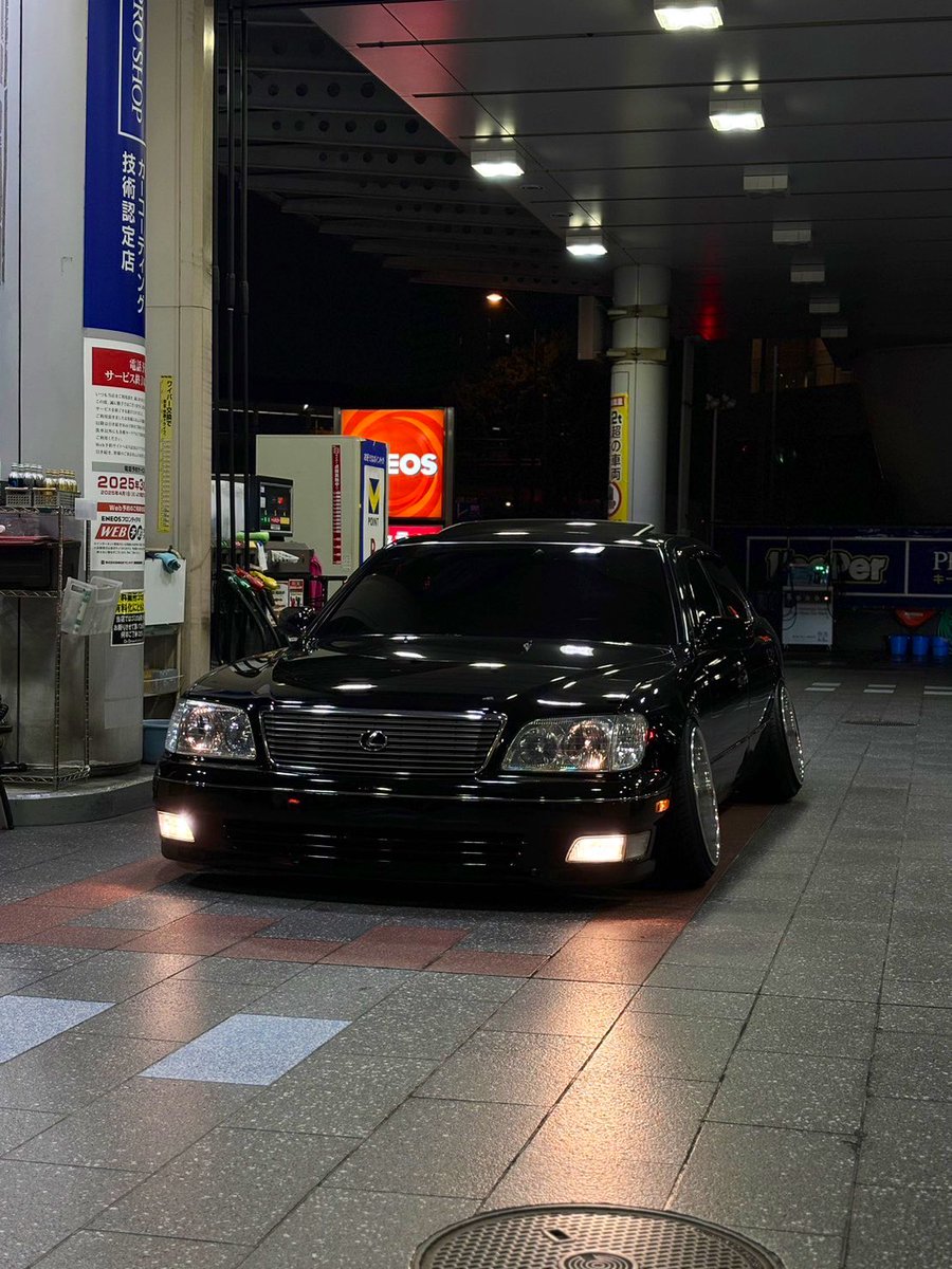 Tyo0319k's tweet image. 個人的に低さが全てじゃないって言い聞かせて作ってみた車両…かっこいい…
#ls400 #ucf20 #非行少年