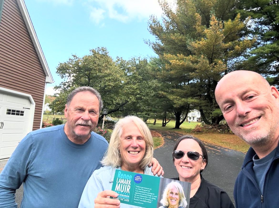 cthdcc's tweet photo. It’s crunch time, Connecticut! We’re out in our communities getting out the vote. Grab a friend and go #VoteEarly!! 🗳️💙🥳

#DemsDeliver #CTHouseDems #HouseDemocrats #CT #Connecticut #CTDemocrats #CTDems #GOTV https://t.co/pzMXGavrMf