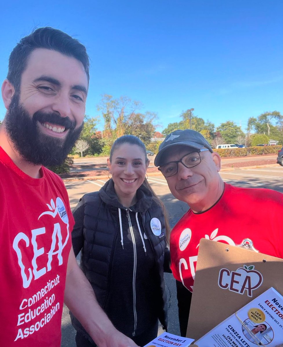 cthdcc's tweet photo. It’s crunch time, Connecticut! We’re out in our communities getting out the vote. Grab a friend and go #VoteEarly!! 🗳️💙🥳

#DemsDeliver #CTHouseDems #HouseDemocrats #CT #Connecticut #CTDemocrats #CTDems #GOTV https://t.co/pzMXGavrMf
