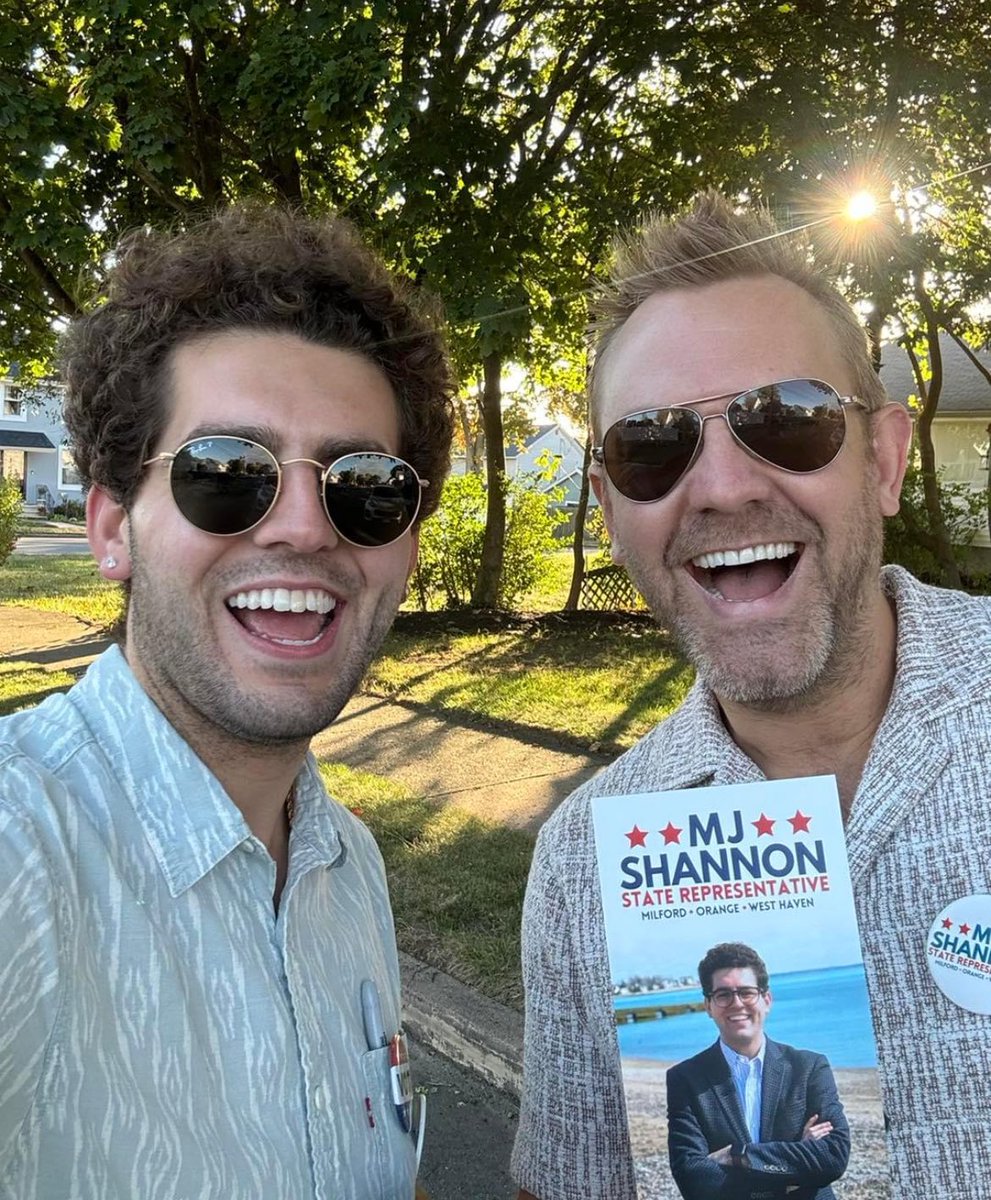 cthdcc's tweet photo. It’s crunch time, Connecticut! We’re out in our communities getting out the vote. Grab a friend and go #VoteEarly!! 🗳️💙🥳

#DemsDeliver #CTHouseDems #HouseDemocrats #CT #Connecticut #CTDemocrats #CTDems #GOTV https://t.co/pzMXGavrMf