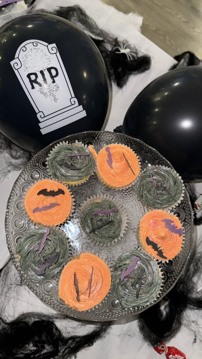 Fantastic Halloween party this evening patients have had a great time .. thanks to the amazing care staff who help to facilitate these get togethers that make patient experience great 🎃👻🎃👻🎃👻 pics taken with consent