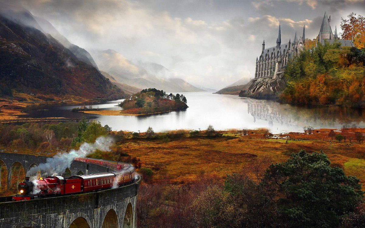 HPotterUniverse's tweet photo. Autumn at Hogwarts 🍁🎃🍂 https://t.co/9v58oHgmDn