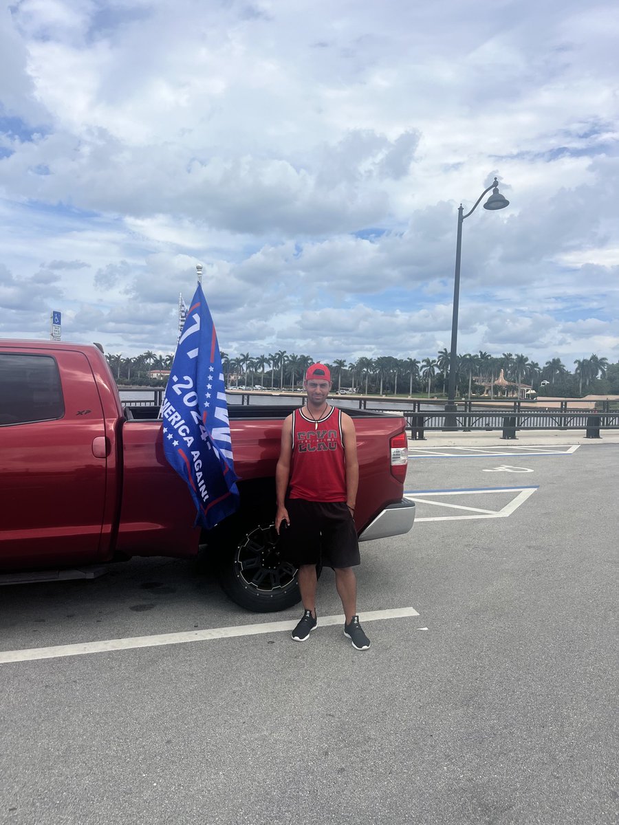 joaco537's tweet photo. Apoyando Al Mejor Presidente De La Historia #DonaldJTRUMP #FreedomIsland #BinghamIsland πΊπΈπ―π10/27/2024 https://t.co/aw3u5SnAvE