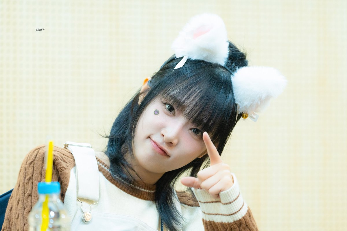 241027 사운드웨이브 네모네모 팬사인회

#최예나 #예나 #YENA #네모네모