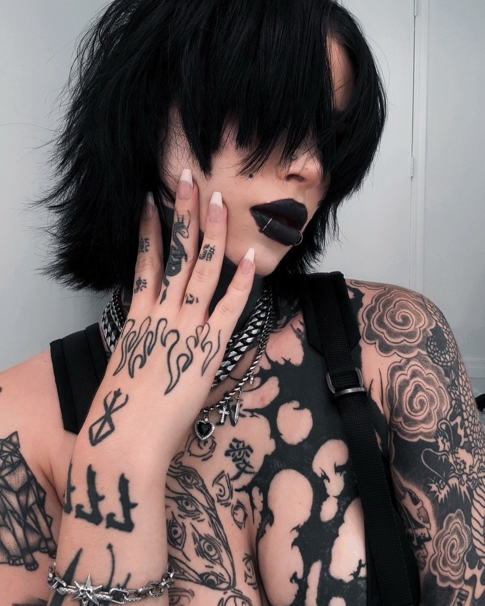 〤㌖𝄀𝆵  𝕴'𝔪 𝕭𝔞𝔠𝔨  ⏤꯭㌕▭