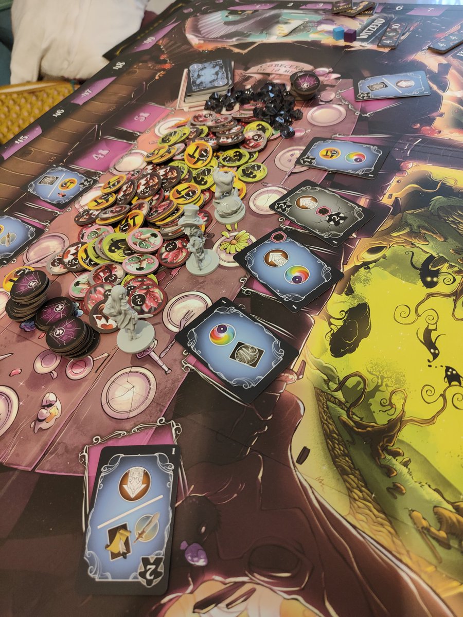 Freakconcarisma's tweet photo. Una partida al wonderland wars a tres, es un push your luck con miga y mayorías. Hay que darle más y probarlo a cuatro https://t.co/6OpkEixzgz