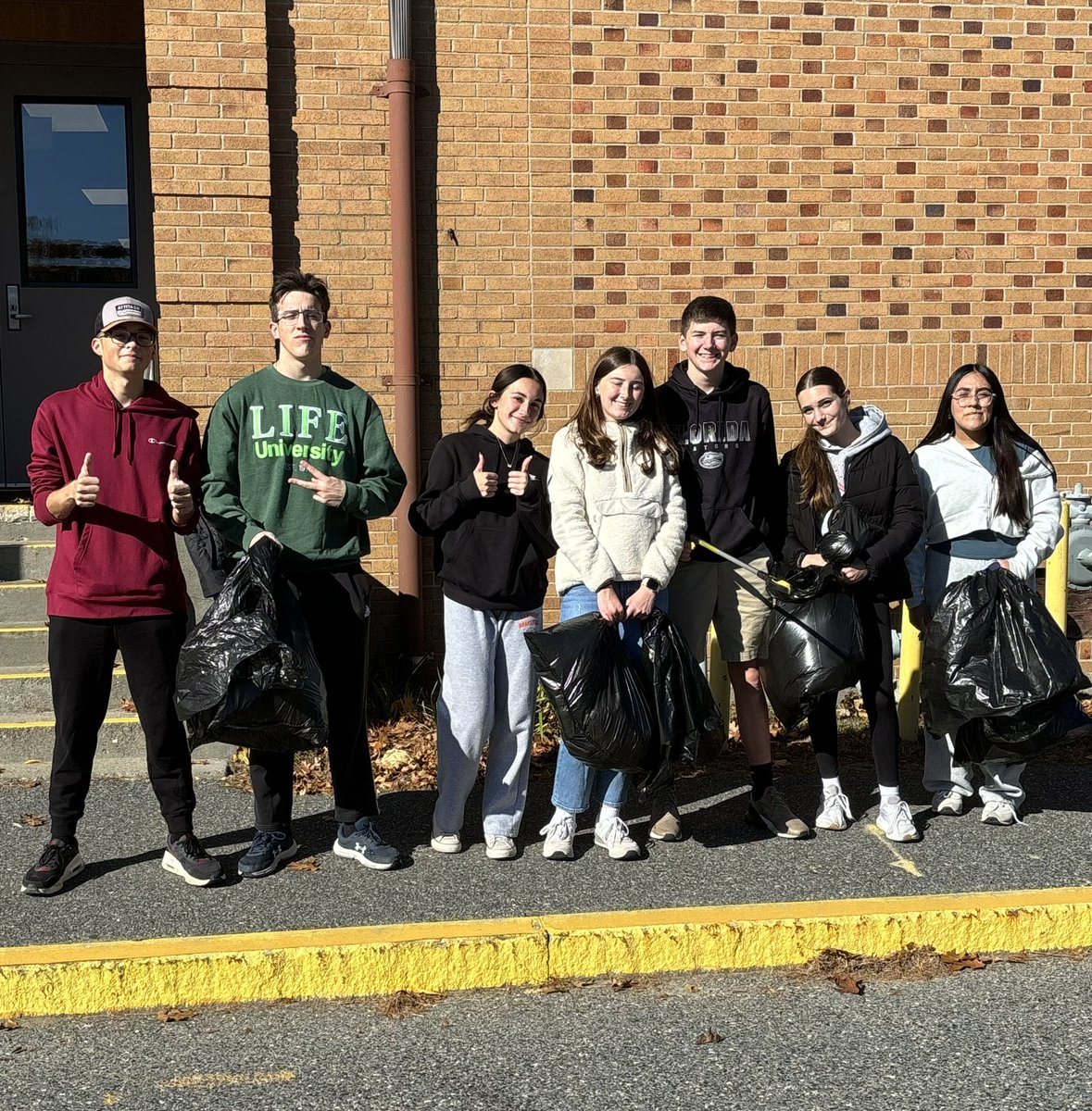 Wrapping up a busy Stuco weekend with the town cleanup today. Perfect weather for it! <a href="/uxbridgestuco/">Uxbridge StuCo</a>