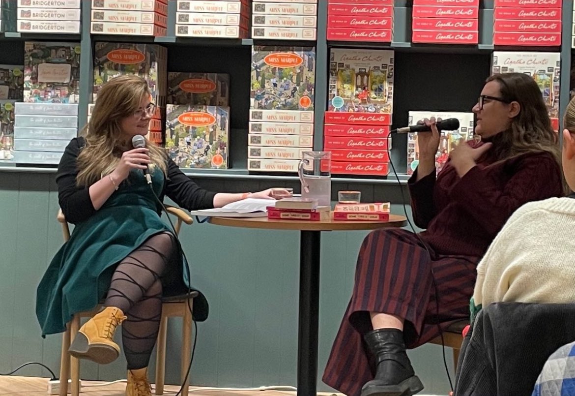 Clara ☕📚🍂 tweet media