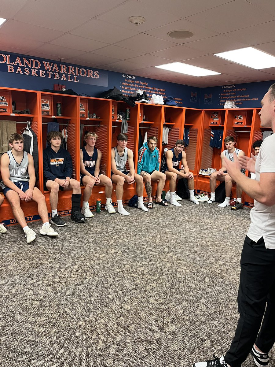 Great to have <a href="/ky_kyy/">Kyler Erickson</a> speak with our team last week. Kyler’s inspirational message and his own student-athlete experiences were great to hear for our team. #WinTheDay 🟠🔵