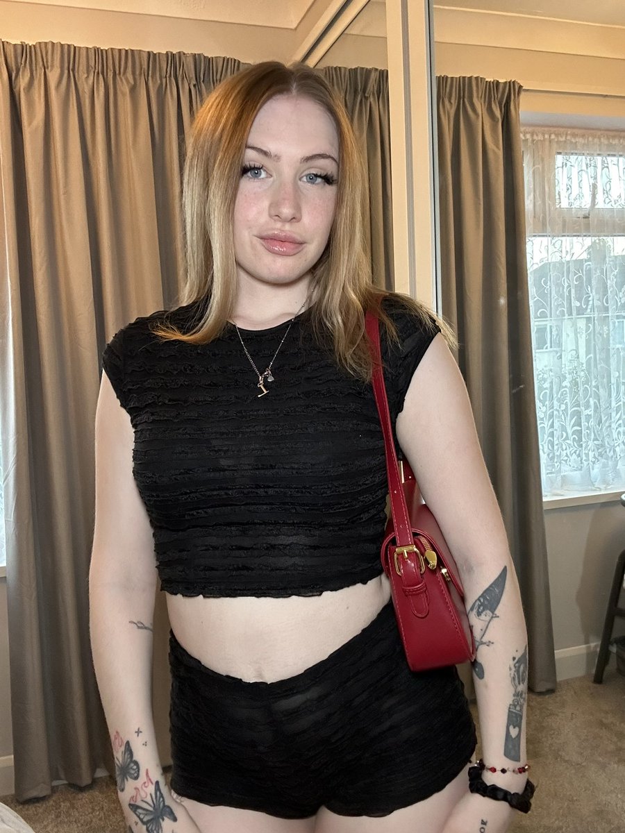 RougeRedBxtch's tweet photo. buy me shoes and handbags♥️
findom paypig whalesub https://t.co/O394sSTh20