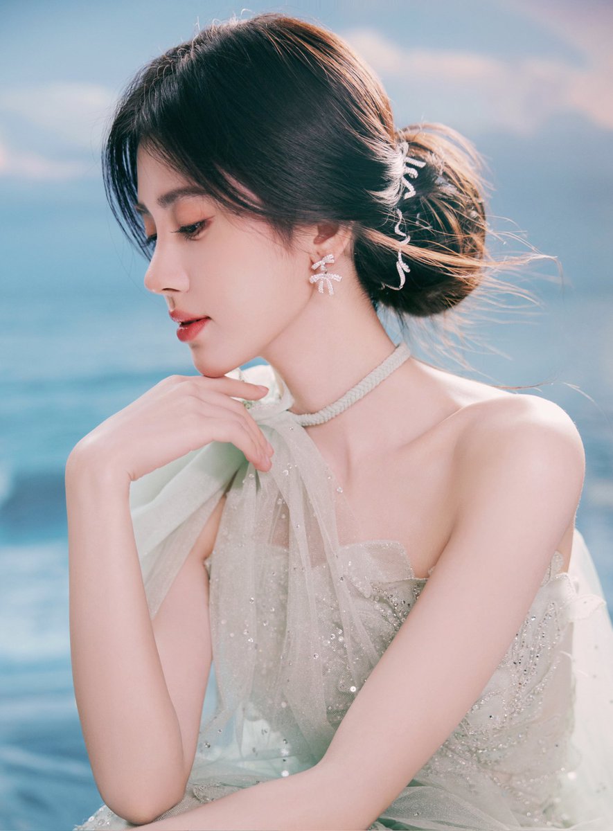 端庄鞠妈，太温柔高贵了🤤 https://t.co/F0BWV1vSR1