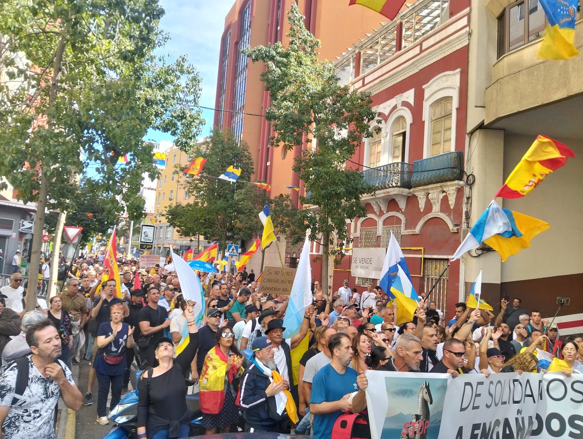 gerardoodrez's tweet photo. Manifestación contra la inmigración ilegal en Gran Canaria Domingo 27 de Octubre https://t.co/qU4K5ikaFn