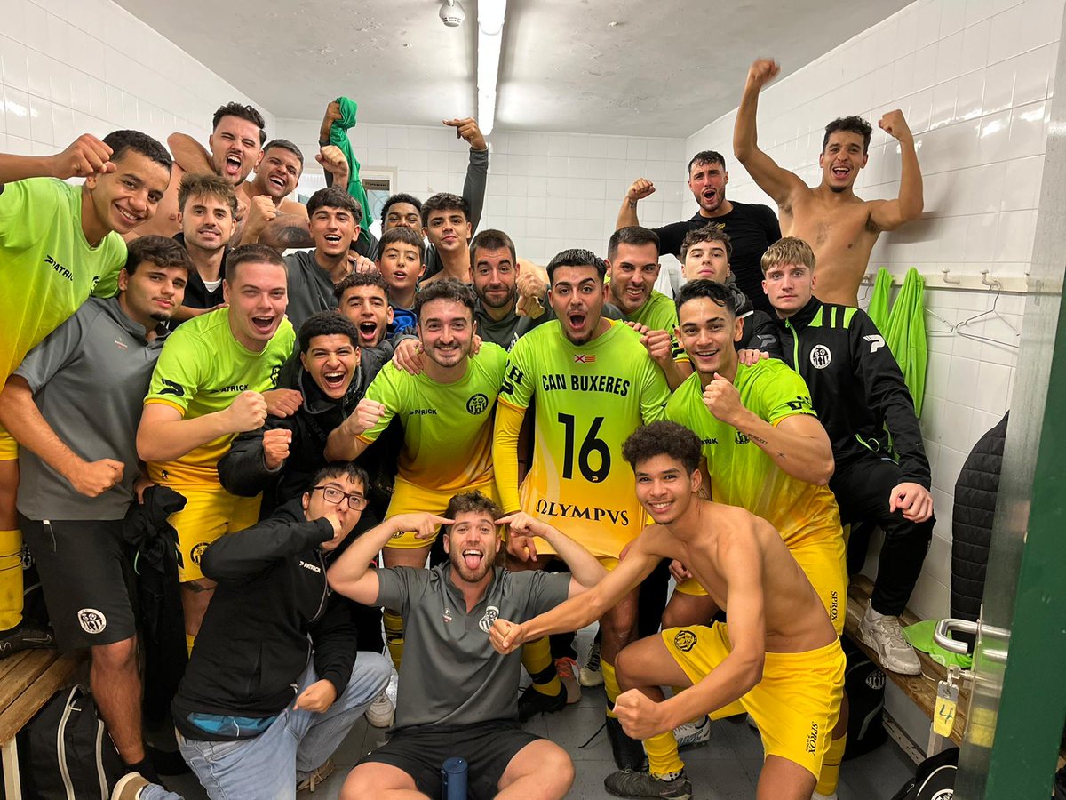 FCcanbuxeres's tweet photo. 𝗩𝗜𝗖𝗧𝗢𝗥𝗜𝗔 del 𝐏𝐫𝐢𝐦𝐞𝐫 𝐄𝐪𝐮𝐢𝐩𝐨 y y van 𝟰 𝗰𝗼𝗻𝘀𝗲𝗰𝘂𝘁𝗶𝘃𝗮𝘀 🤩
Partido 𝗘́𝗣𝗜𝗖𝗢 con el rival fallando 2 penaltis en los últimos minutos.
𝑵𝑶 𝑵𝑶𝑺 𝑷𝑨𝑹𝑨 𝑵𝑨𝑫𝑰𝑬
#CanBu #CanBuxeres #futbolcat https://t.co/IeSebiin6v