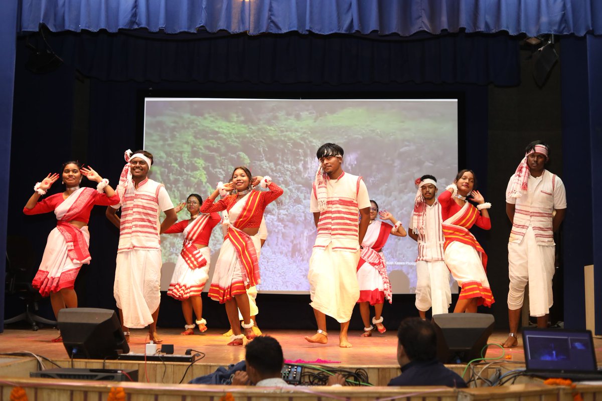 iassi_india's tweet image. The Cultural Show at #IASSI2024 was a vibrant celebration of state’s rich heritage! Traditional dances, soulful music, and beautiful expressions of culture made it an unforgettable evening. 
@Sachin_Chat @PrabhuSeeta @mariopezzini
#IASSIConference2024 #CulturalShow #Diversity