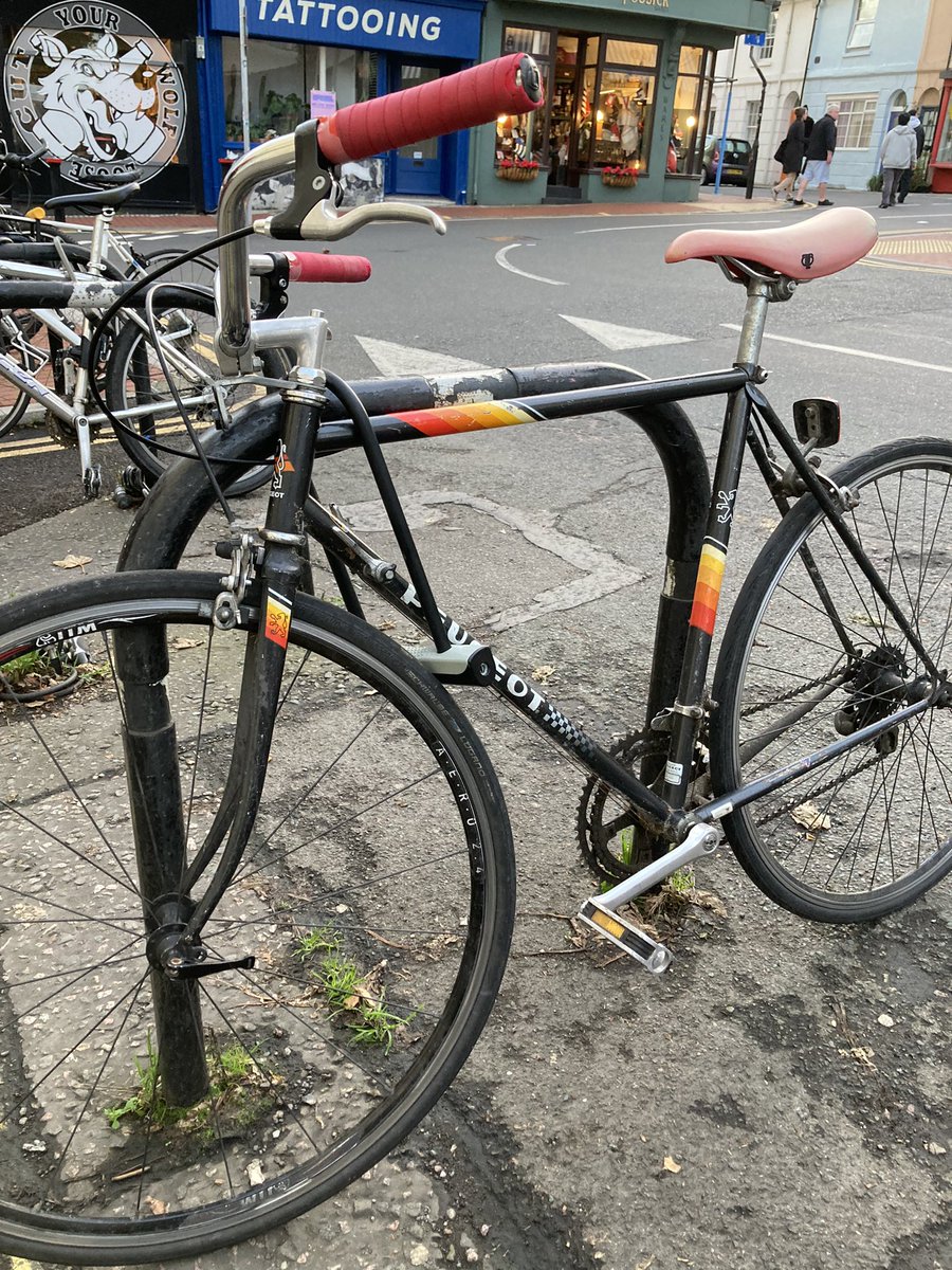 This #bikerackbeauty has been rudely defiled by its owner and yet - it’s still out there racking up the KMs 👊