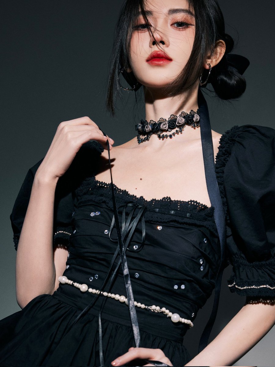 暗黑盯魔女鞠妈，感觉已经被拴着跪下了🥵 https://t.co/6j4xeHKZna