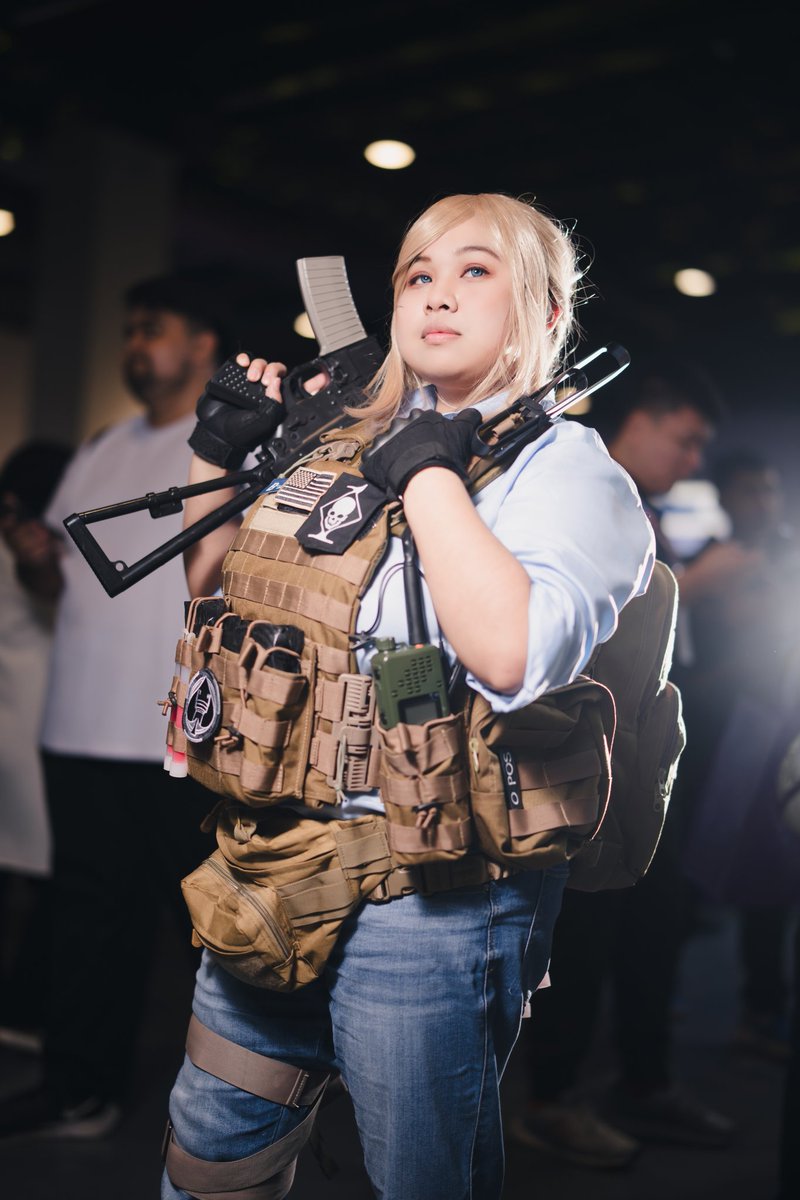 lavellanne's tweet photo. 2/3

Did a genderbend Graves for Cosmania 2024 🫶 I love this set so much, thank you to Lemu for the shots and help with posing 💖💖 💖 

#phillipgraves #phillipgravescosplay #callofduty #codcosplay https://t.co/kDGnFl1h0W
