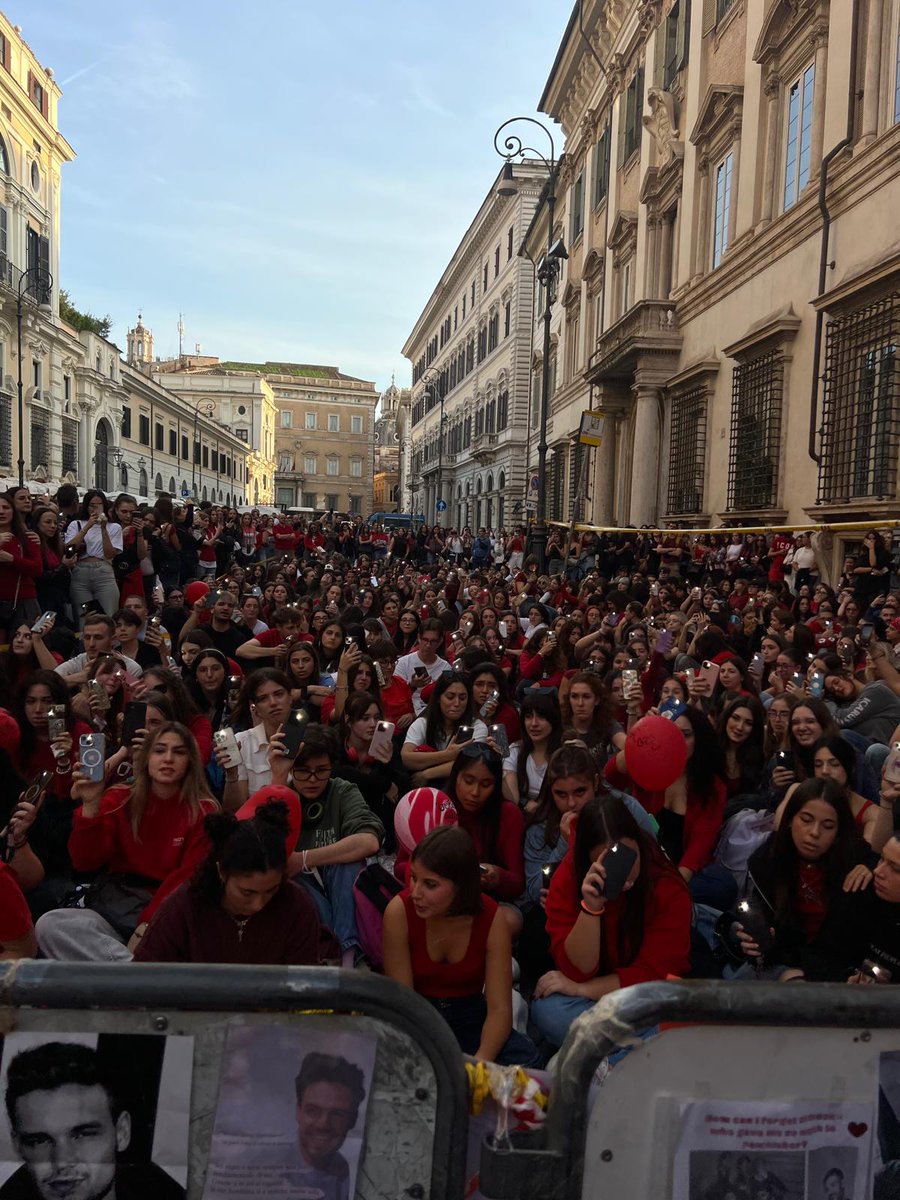 Ciao Liam, Roma era stra colma solo per te. Fai buon viaggio🪽❤️