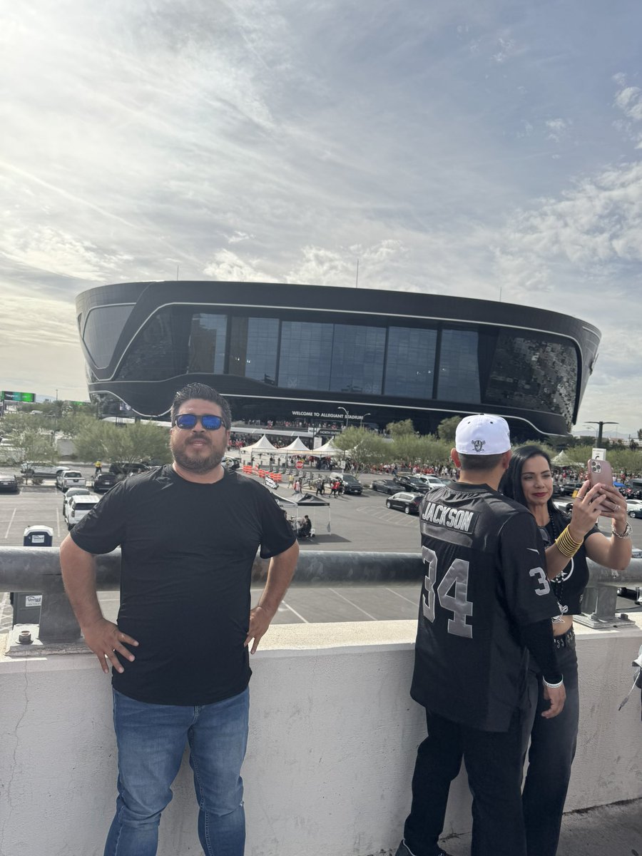 samcasam's tweet photo. @marisolbojackso  ya estamos en el estadio saludos en la cabina a ti y al @ElPepeSports https://t.co/Kt0FT1OKye
