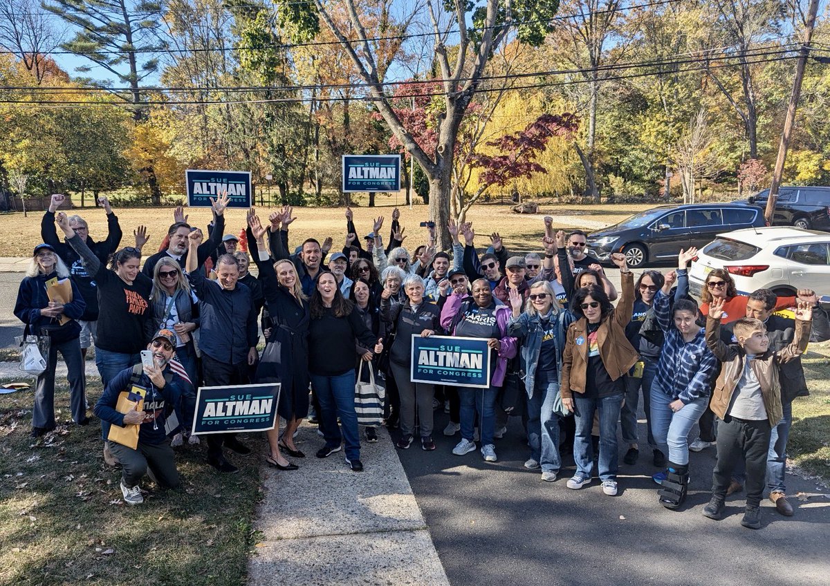 bradlander's tweet photo. Congressional candidate @SueAltman has worked as a teacher, an anti-corruption fighter in NJ (alongside @AndyKimNJ &amp; @NJWFP) and a professional women’s 🏀 player.

At her GOTV launch today she told us: 

It’s the 4th Qtr! Time to leave it all on the floor! https://t.co/7ShFYyqNua https://t.co/2lW8wpI6y2