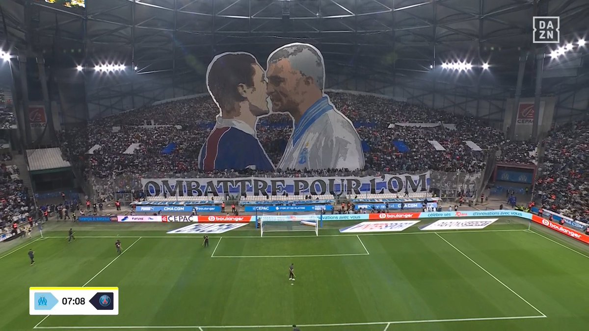 Be_OM13's tweet image. 🔥 COMBATTRE POUR L'OM ! 💙🤍

Le tifo en hommage à Ravanelli ce soir. 🤩