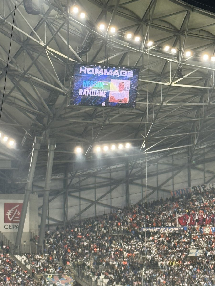Un hommage est rendu à Nessim Ramdane avant le match #OMPSG