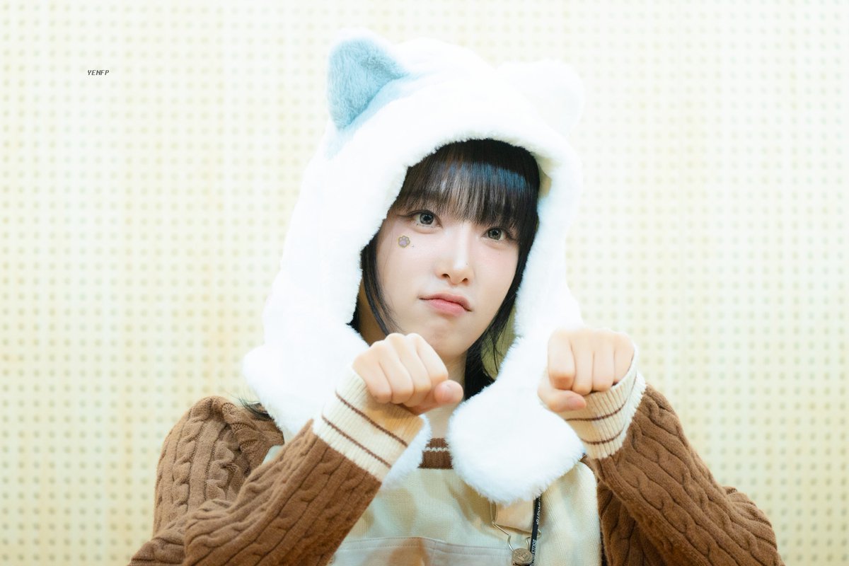 241027 사운드웨이브 네모네모 팬사인회  

#최예나 #예나 #YENA #네모네모