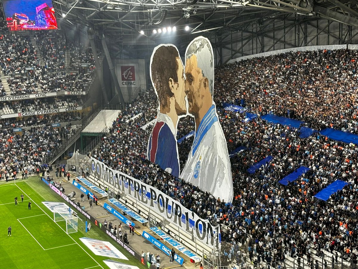 Footballogue's tweet photo. WOOOOW, C’EST MAGNIFIQUE 😍

« COMBATTRE POUR L’OM » 💙🤍 https://t.co/rXODmCMJB4