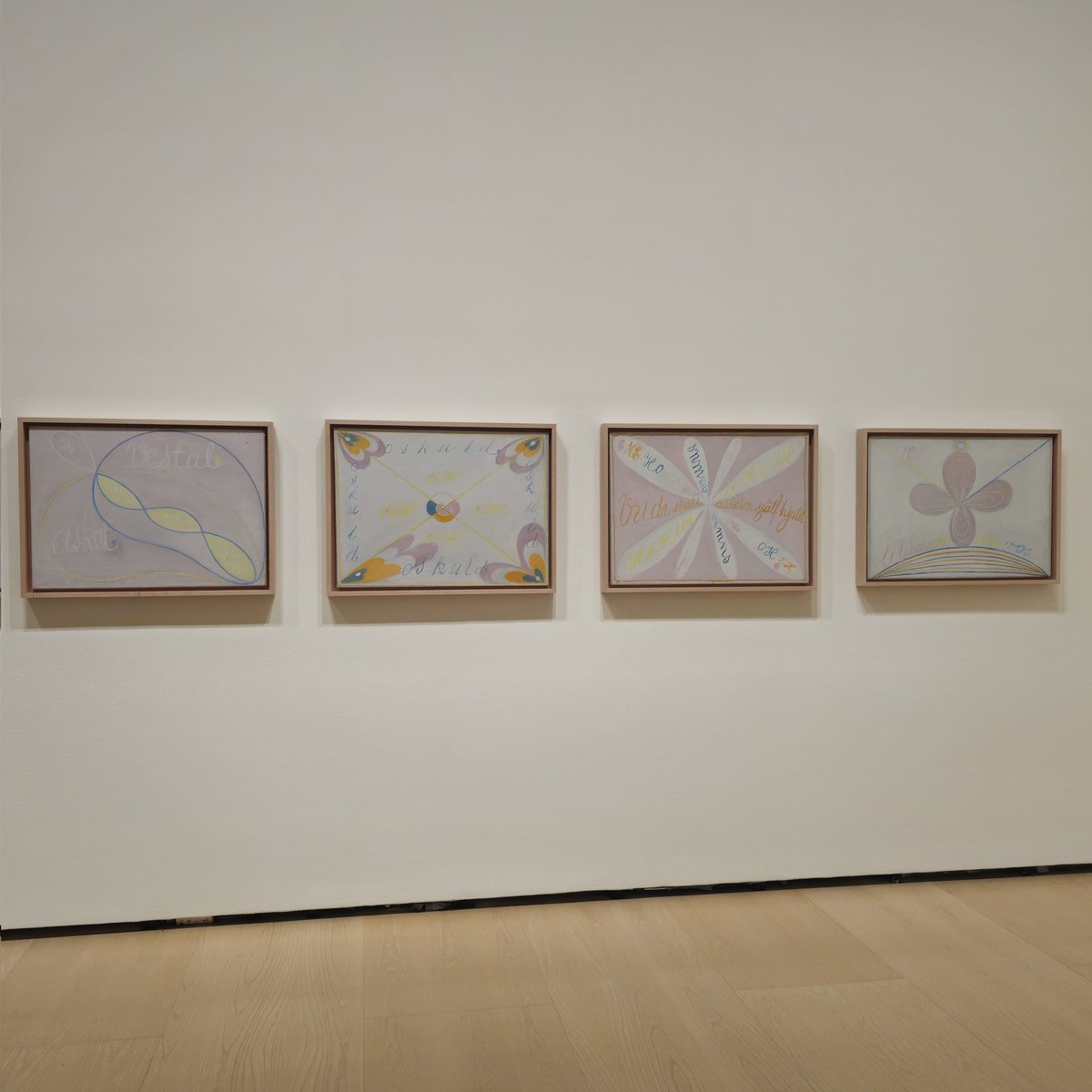 uuultravioletx's tweet photo. de la exposición de su obra en el Guggenheim de Bilbao. grande, Hilma 🤍 https://t.co/mndxzqDvde