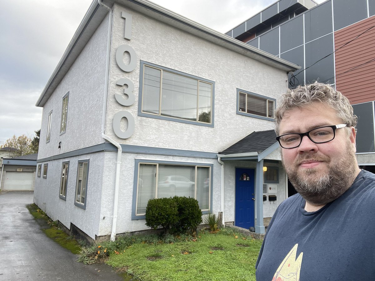davidheaton38's tweet photo. So it took seven years, but I finally completed my @loadingreadyrun pilgrimage to Victoria https://t.co/Ji88I4x37j