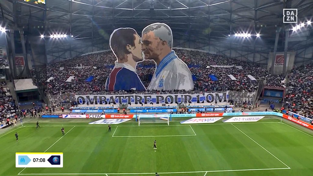 Vincent_1393's tweet photo. Le tifo est légendaire ! 🩵🤍 https://t.co/oNzFk1D39P