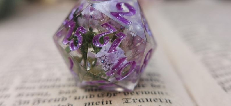 ✨🚨 45% BIRTHDAY CELEBRATION SALE 

Banshee’s Veil - Singel d20 Dice TTRPG DnD 
 
buff.ly/3YqcVym 

#dnd5e #ttrpgcommunity #dndart #dicemaker