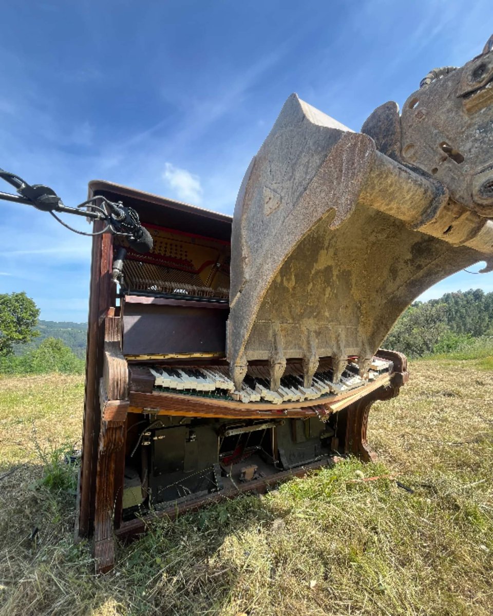 When pianists are also tenors.