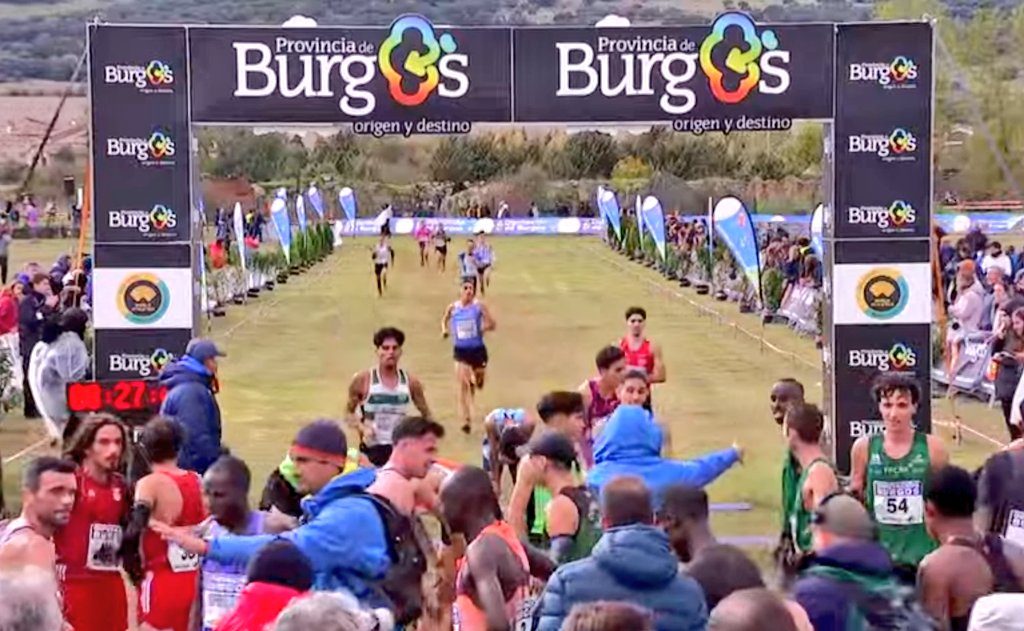 Diegoamartin13's tweet photo. 🟠 ATLETISMO

🏃🏻‍♂️ @Rubencin_atl cierra la prueba absoluta de 2️⃣0️⃣' @CAtapuerca en 3️⃣8️⃣' plaza con un tiempo de 27'46"

➡️ @AtletismoAranda, presente con decenas de atletas de las categorías inferiores del club

📊 Clasificación: https://t.co/yRe6gF2u9S

🎦 https://t.co/QxLvd9klfJ https://t.co/VzgjiAXcek