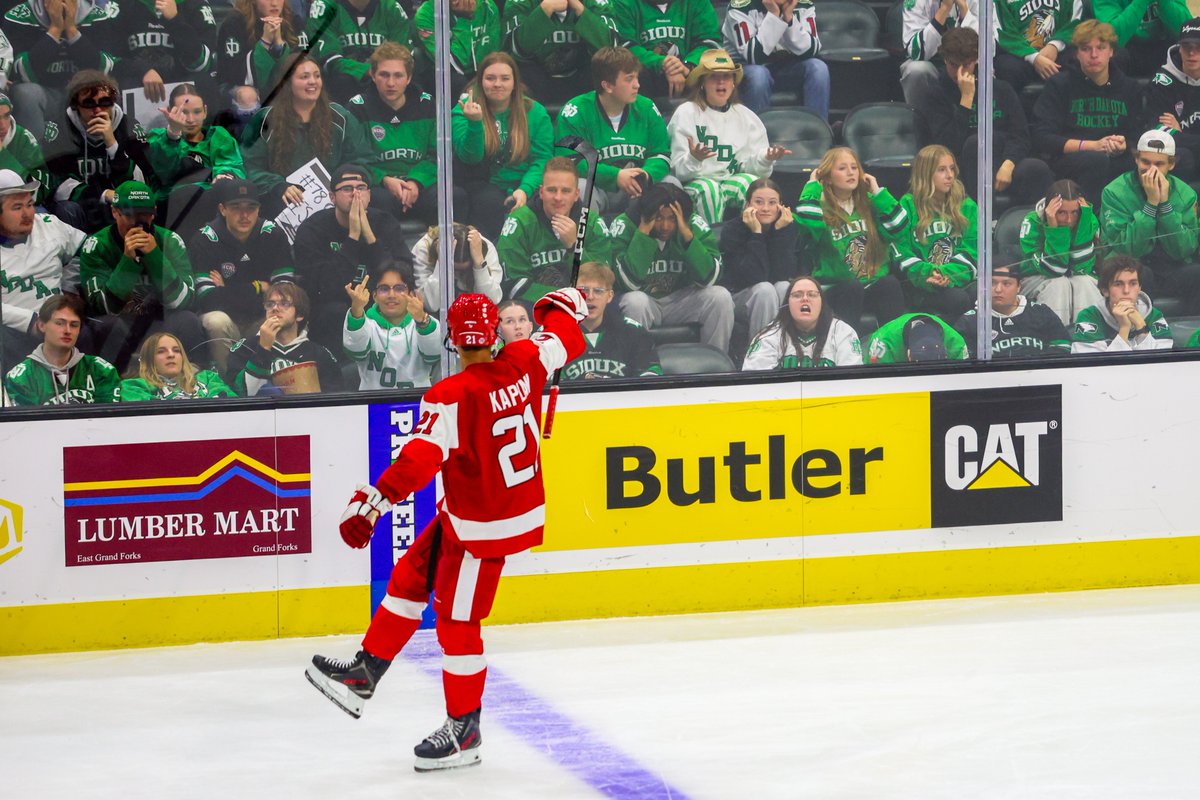 The BU men's hockey team captured a huge bounce-back win over No. 7 North Dakota at Ralph Engelstad Arena Saturday night. 

✍️: <a href="/tokenalaskan/">annika</a> 
📸: <a href="/tokenalaskan/">annika</a> 

hockey.dailyfreepress.com/2024/10/27/bu-…