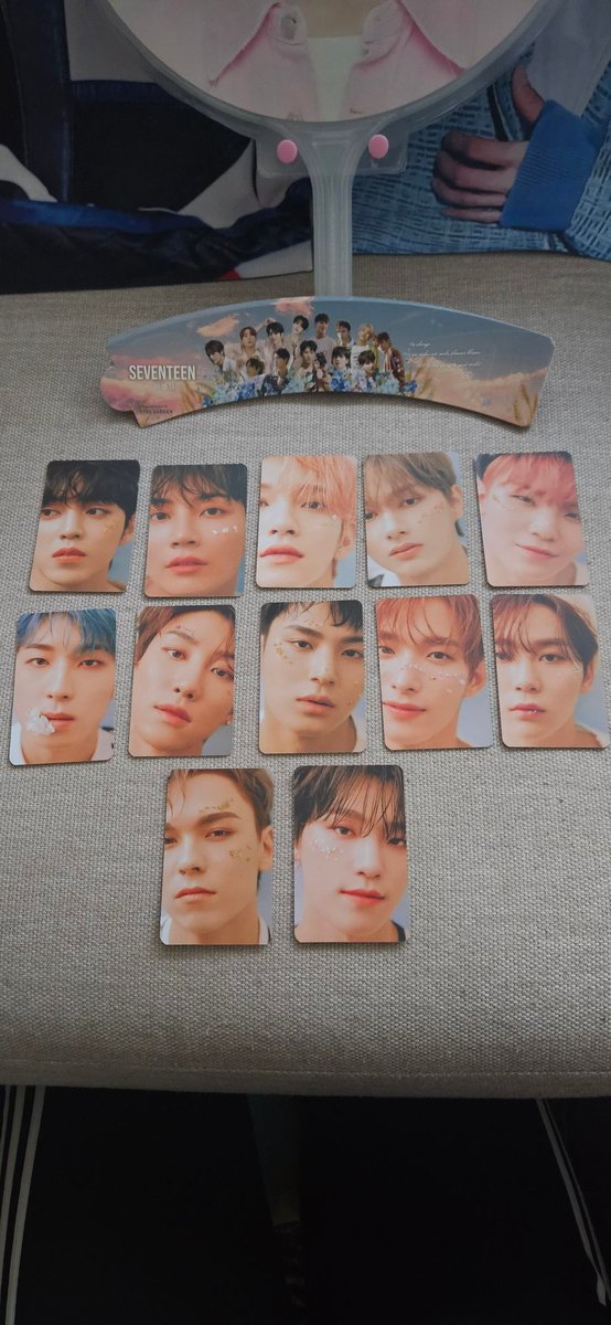 Look at my fit!!!!

Ready for #SEVENTEEN_RIGHT_HERE_IN_BELMONT #SEVENTEENinNEWYORK 

Currently otw to UBS Arena w/ freebies &amp; some PCs for sale!! Hope to see y'all there~