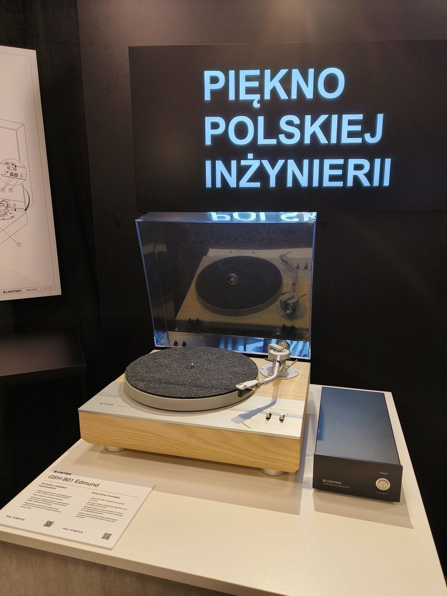 hideoPL's tweet photo. UNITRA🇵🇱
Wyświetlacz e-ink (pasuje do HiFi). Wszystko ładnie klika, pokrętła chodzą precyzyjnie elegancko, pilot przyjemny jest bardzo dobrze, jak drogie sprzęty z Japonii
#audiovideoshow https://t.co/wXP5B6UP2L