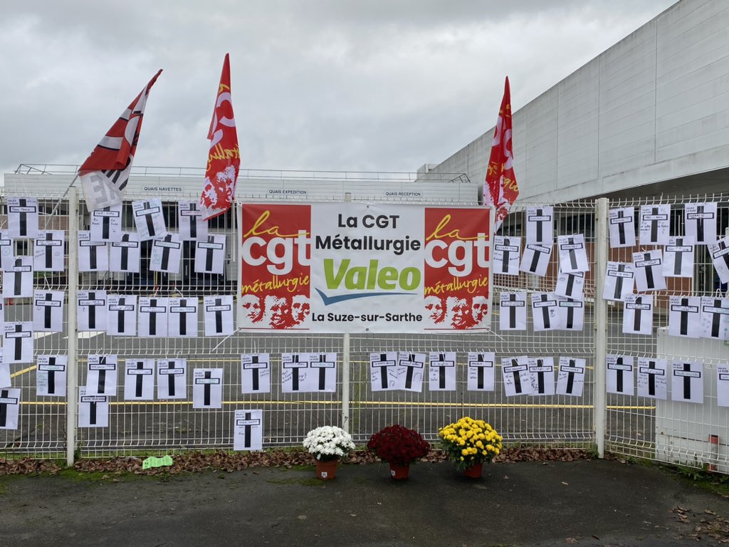 leboucher_elise's tweet photo. De retour auprès des salariés de @Valeo_Group de la Suze sur Sarthe qui continuent de s’organiser face au mépris de leur direction.
Poursuite de la grève illimitée qui dure depuis une semaine. https://t.co/ZePuioB47k