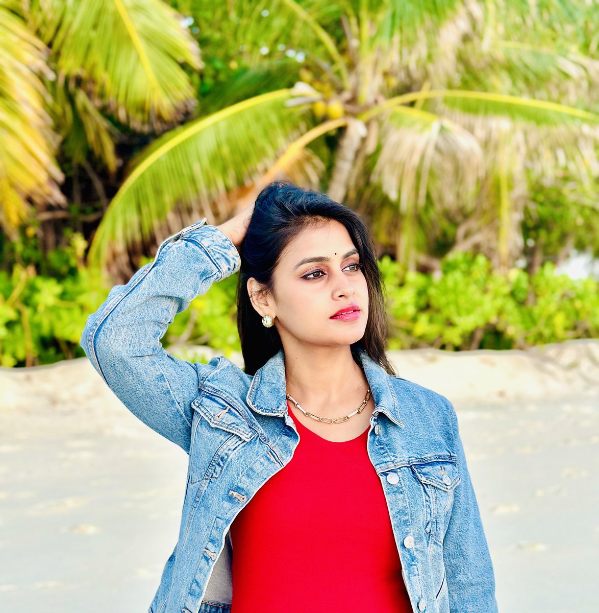Itssoniyaakula's tweet photo. Chasing waves and making memories❤️❤️
Watch Maldives vlog in my YouTube Channel
#MaldivesDiaries #soniya #soniyaakula #biggboss
#biggbossseason8 #biggbosstelugu8 #maldives
#internationaltrip #happy #love #beach #sun #ocean #vlog
#gratitude #bucketlist #sonia #adapuli #actress https://t.co/b4qJk673Xv