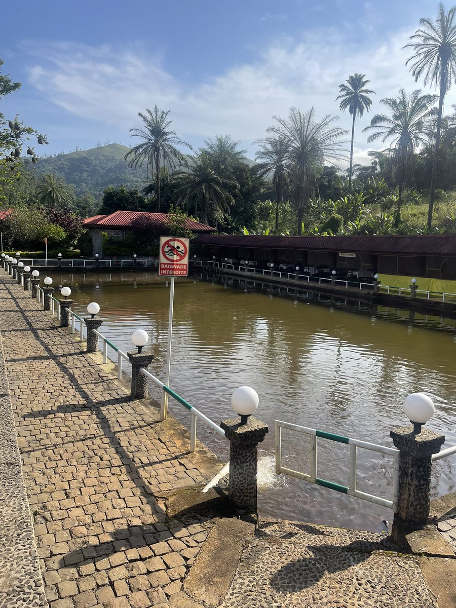 TataFanny16's tweet photo. Nom: LA VALLÉE DE  BANA
📍: BANA
Accessibilité et Sécurité : 3/5
Confort et déco: 4/5
Propreté : 4/5
Service : 4/5
Rapport qualité /prix : 4/5
Très bel endroit 
On a opté pour un petit déjeuné continental et déjeuné simple pour le prix c’est Okay 
#TataFanny https://t.co/O1pkZQ6EsG